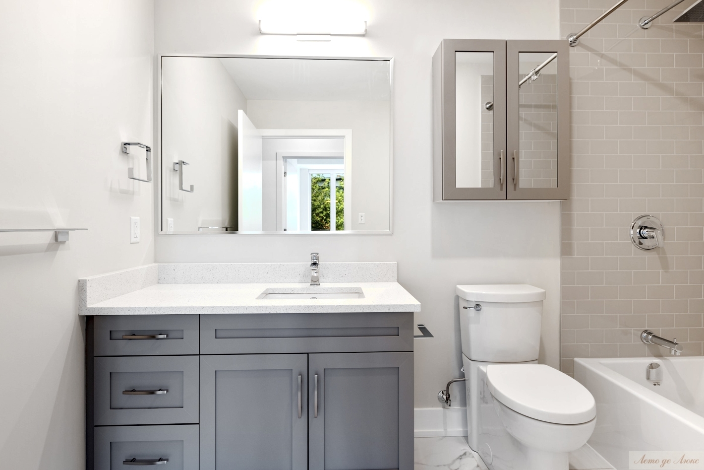 Подходите к выбору унитаза со всей серьезностью и учитывайте все нюансы, чтобы сделать правильный выбор и жизнь приятной и комфортной.